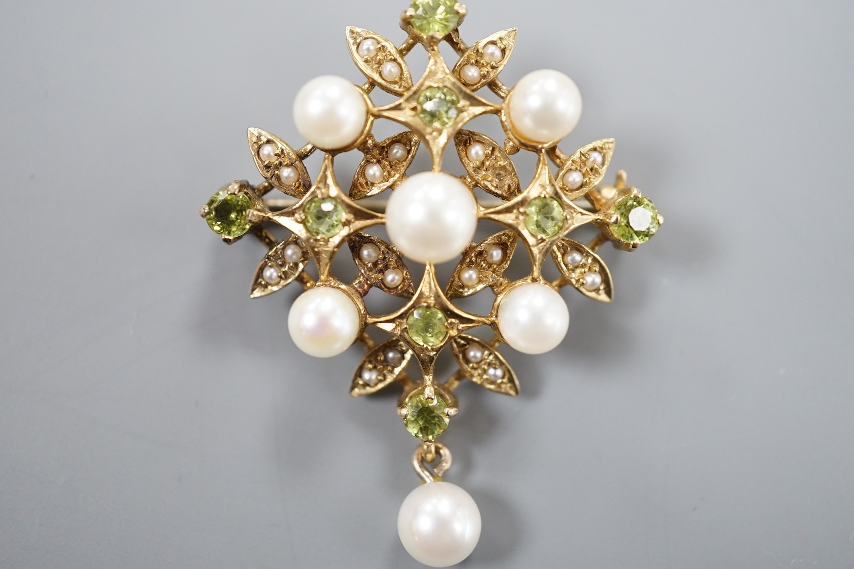 A modern 9ct gold, cultured pearl and peridot cluater set drop brooch, 43mm, gross weight 7.6 grams.